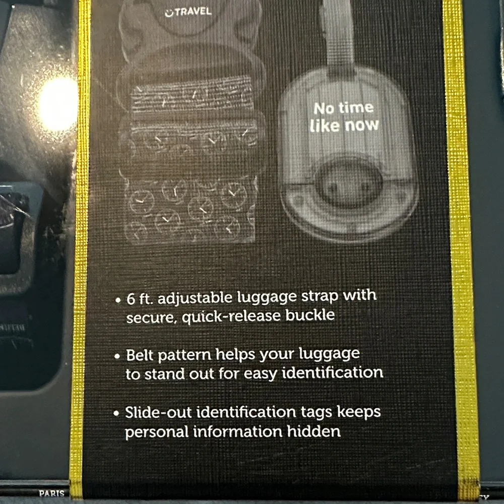 NIB. Travel Luggage Strap with 2 Pack Tags - Black